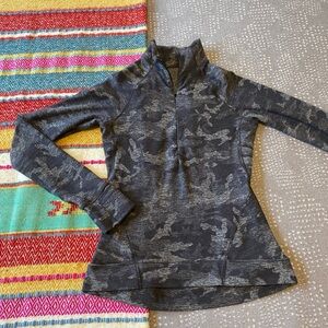 Lululemon quarter zip active camo top - size 4